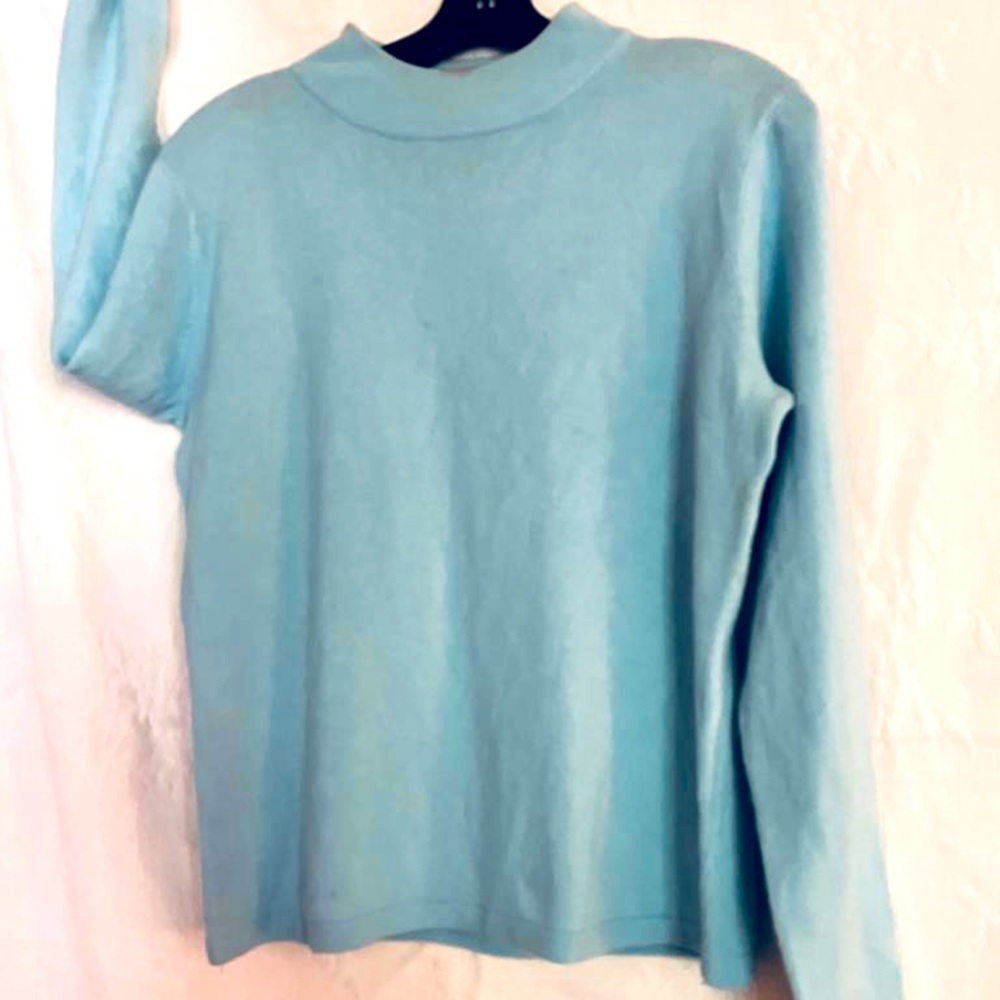 Baby blue Pierre,NY sweeter, 100% acrylic Xlg